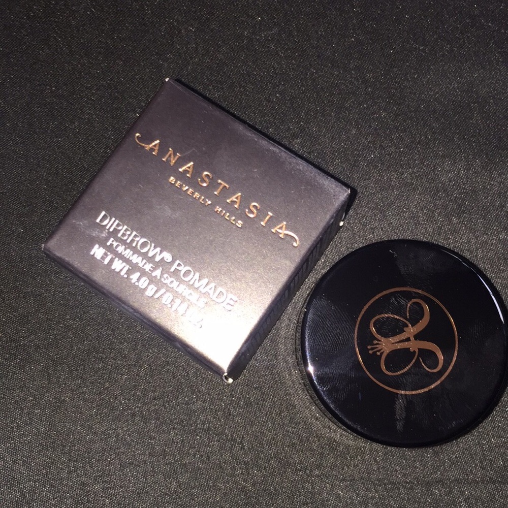 Anastasia Pomade